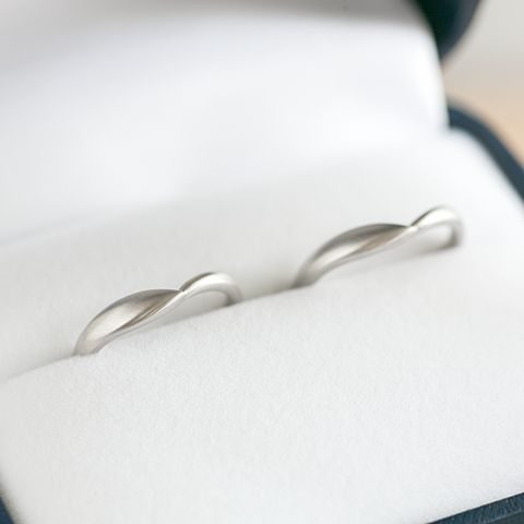 プラチナ950を使用した結婚指輪 リングケースに納めて納品の日を待つプラチナ950の結婚指輪。