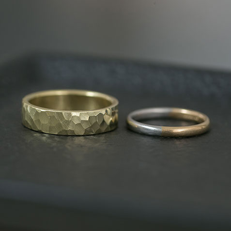 プラチナ950の結婚指輪 リングケースに入れたレディースリングのアップ写真。